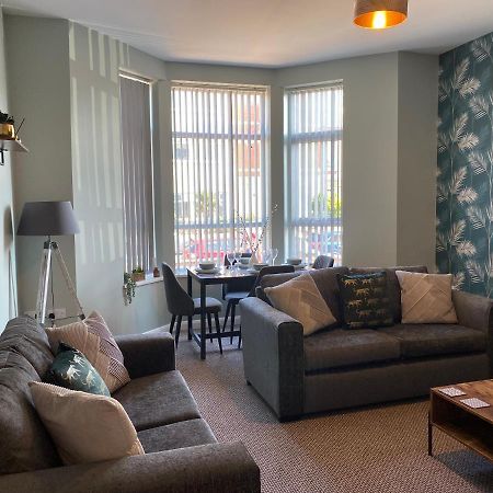 Blackpool Sleepover Apartment 1 Free Parking Sleeps 6 المظهر الخارجي الصورة