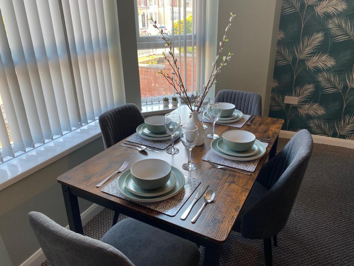 Blackpool Sleepover Apartment 1 Free Parking Sleeps 6 المظهر الخارجي الصورة